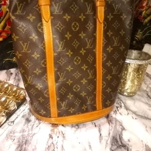 LARGE AUTHENTIC LOUIS VUITTON SHOULDER BAG